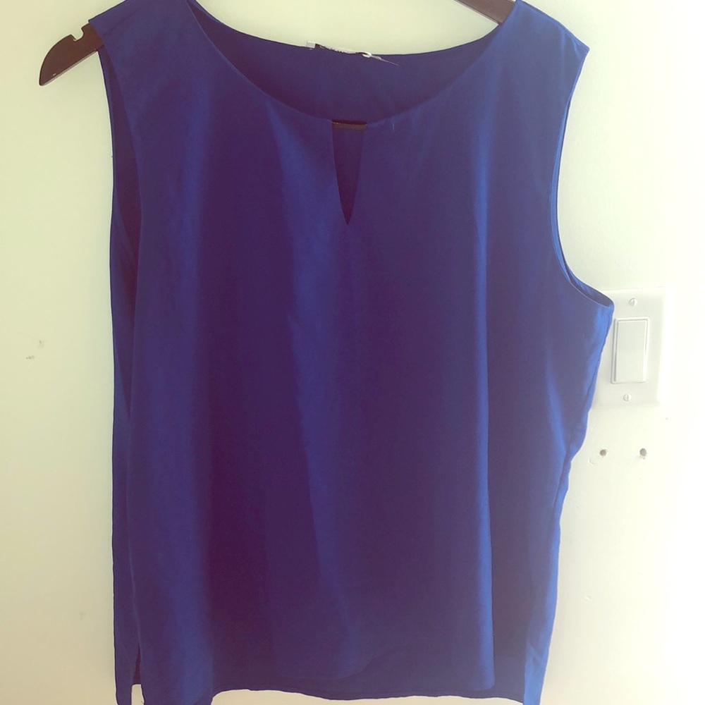 XL Calvin Klein blouse with keyhole detail